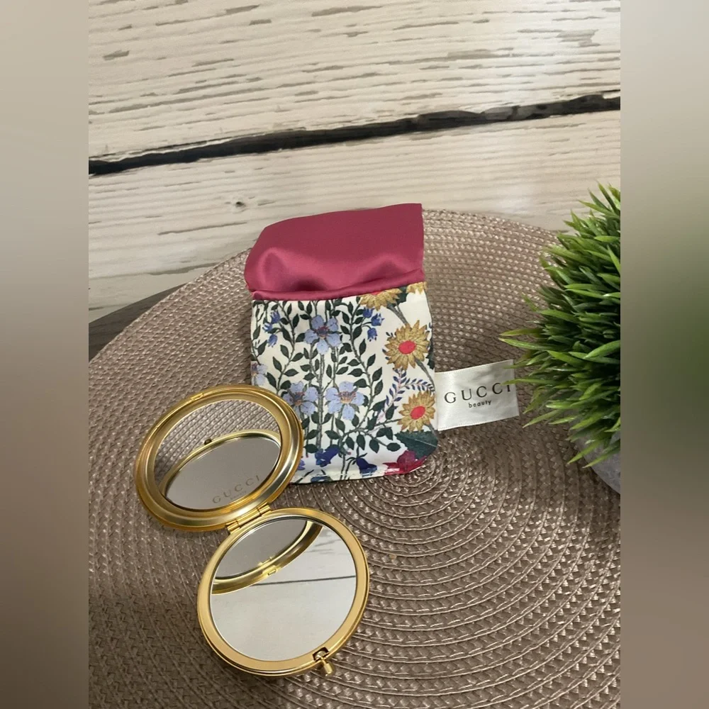 Gucci Gold Floral Compact Mirror with Red Pouch - Picture 4 of 8